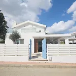Protaras Serifos Sv7 100m Vom Entfernt By Interhome Case de vacanță *